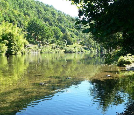 Saint-Geniez D'Olt - Residence Le Colombier Bagian luar foto