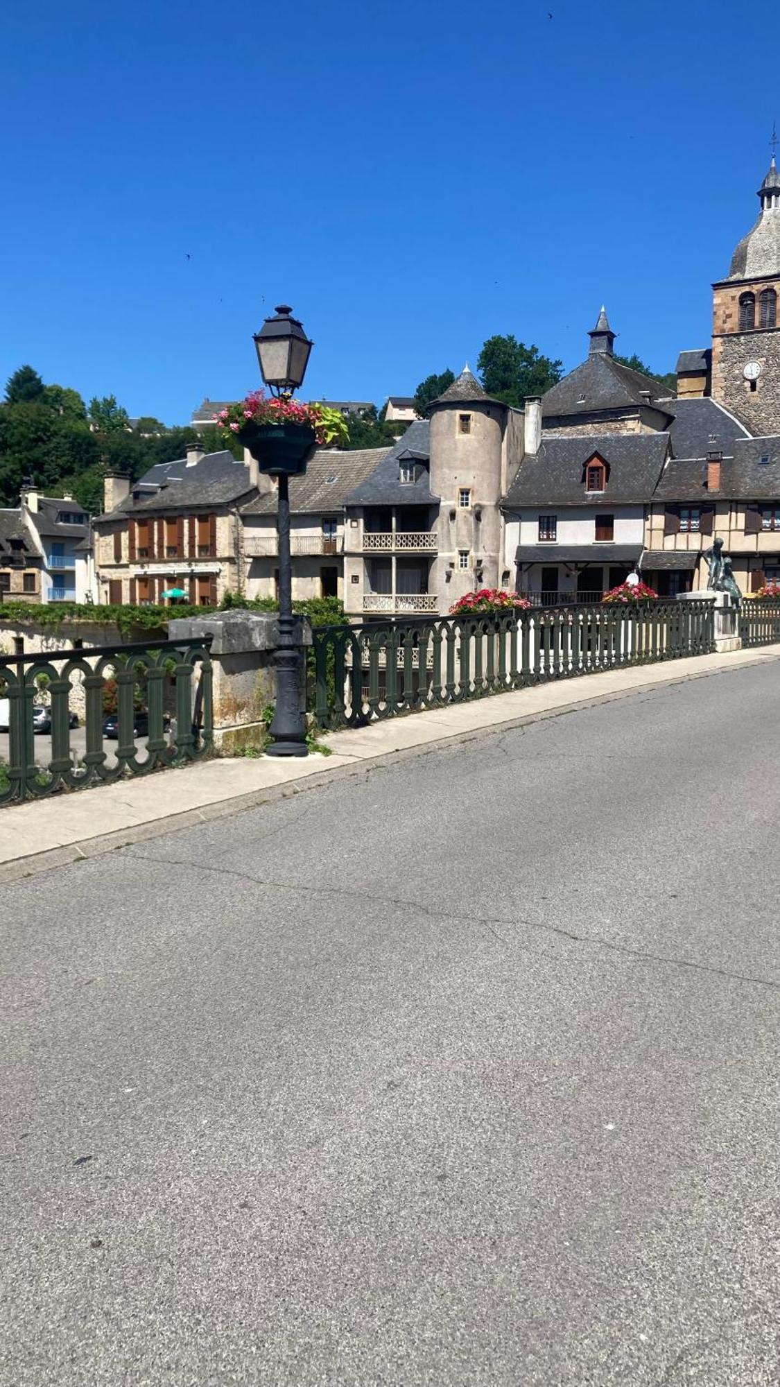 Saint-Geniez D'Olt - Residence Le Colombier Bagian luar foto
